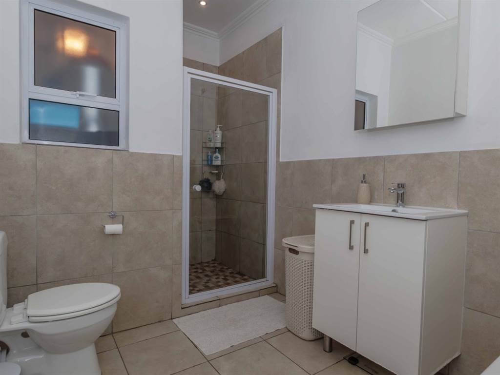 2 Bed Apartment in Bushwillow Park Estate photo number 12