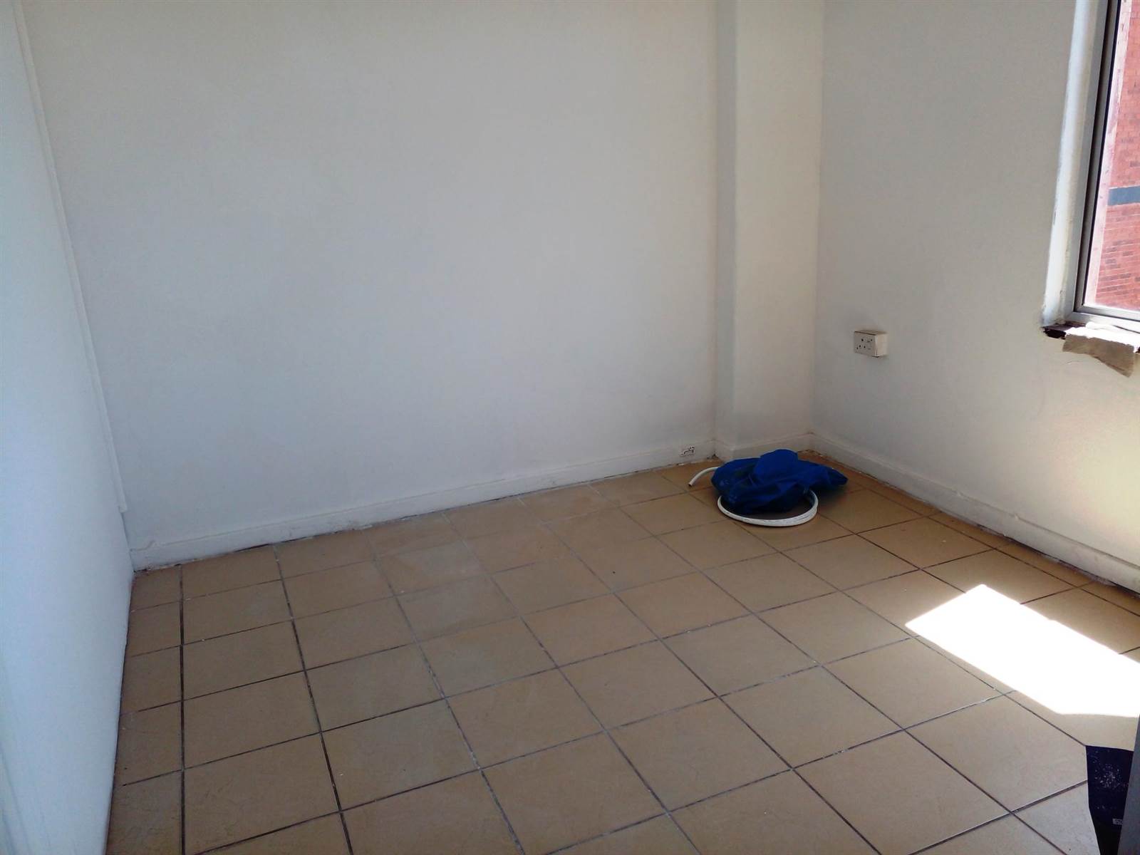 Bachelor apartment in Durban CBD photo number 7