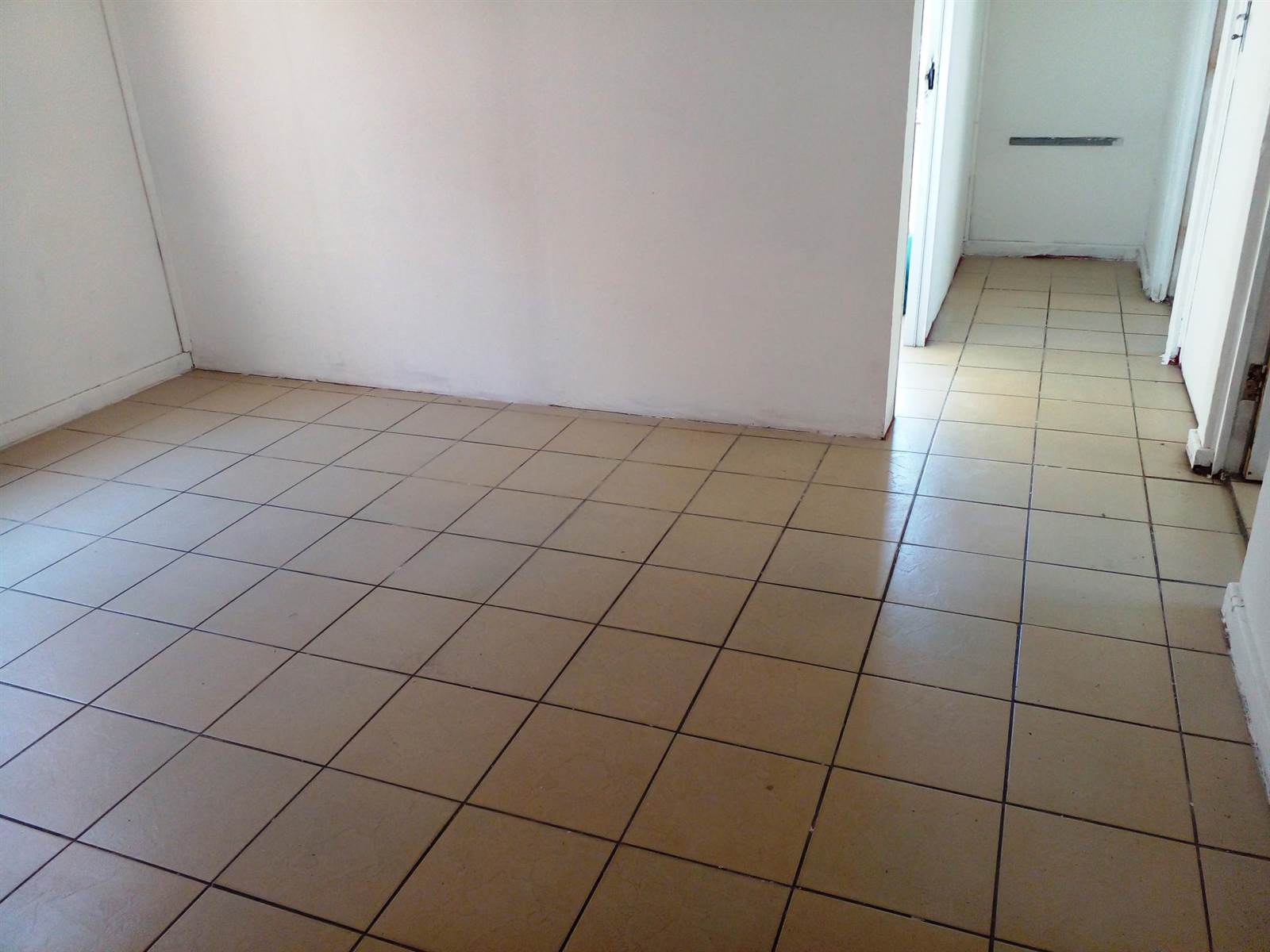 Bachelor apartment in Durban CBD photo number 5