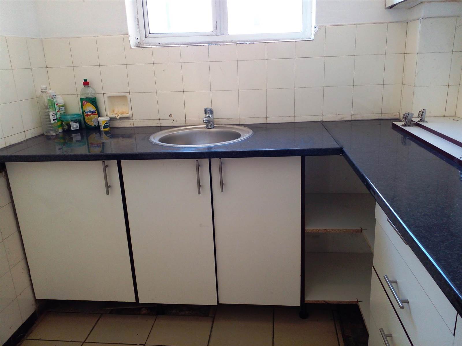 Bachelor apartment in Durban CBD photo number 3