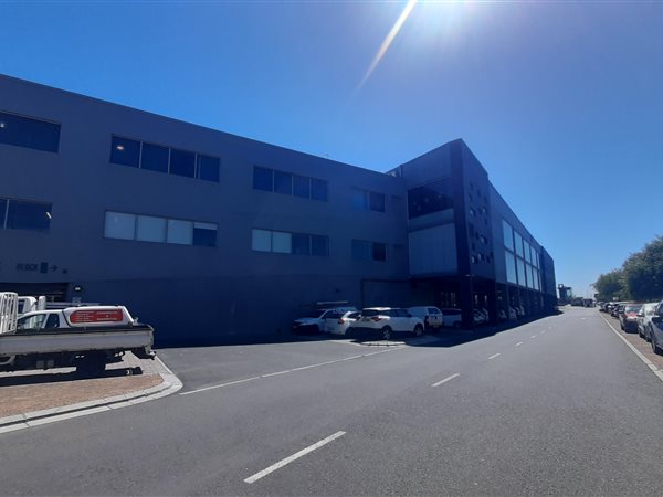 859  m² Commercial space