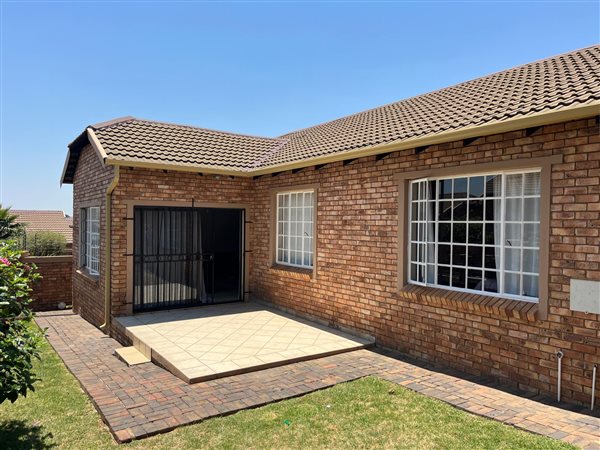 3 Bedroom Townhouse 3 Bedroom Townhouse