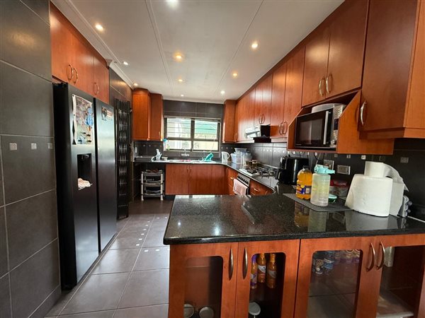 3 Bedroom Duplex 3 Bedroom Duplex