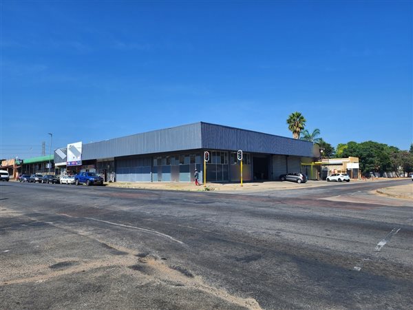 310  m² Commercial space