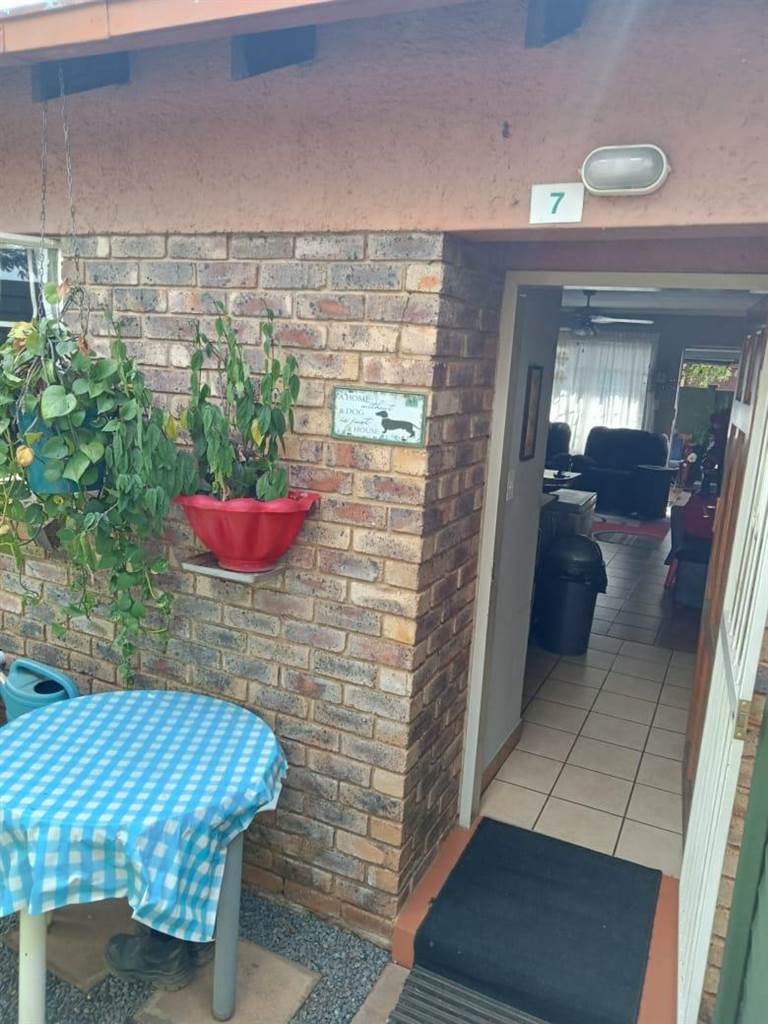 2 Bed Townhouse in Doornpoort and surrounds photo number 25