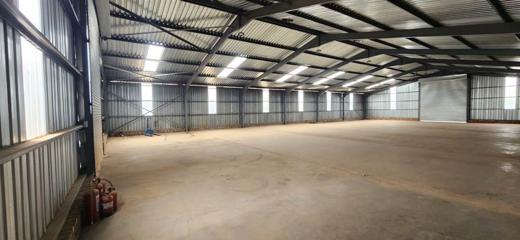 1000  m² Industrial space in Pomona photo number 14