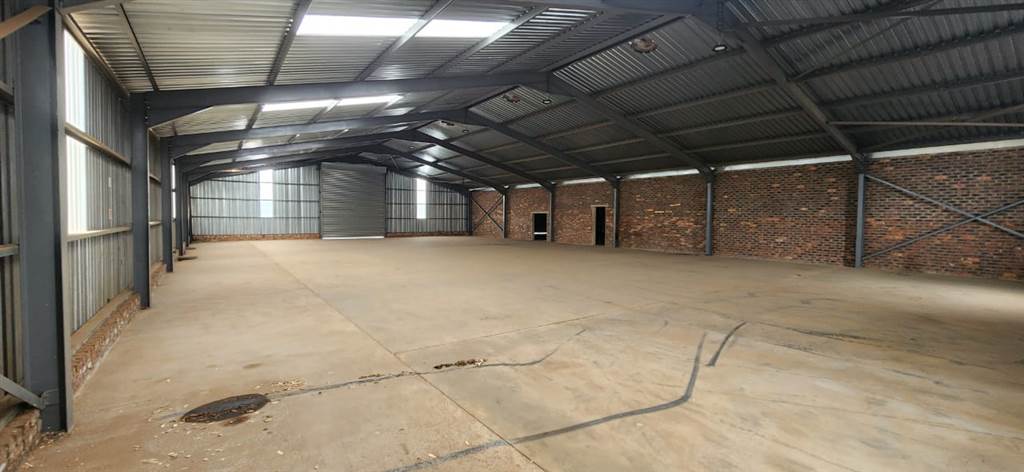 1000  m² Industrial space in Pomona photo number 12