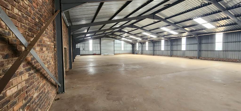 1000  m² Industrial space in Pomona photo number 4
