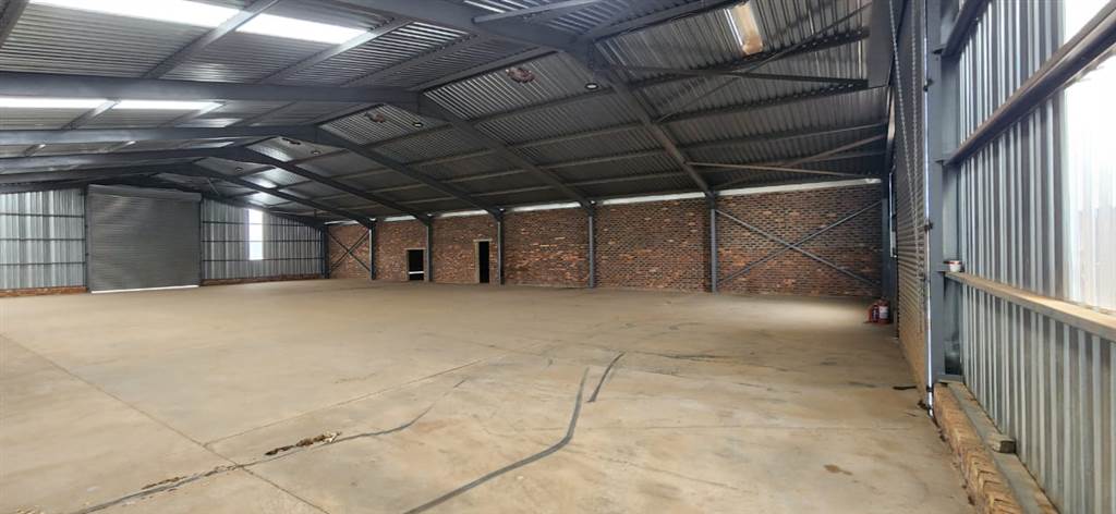 1000  m² Industrial space in Pomona photo number 2