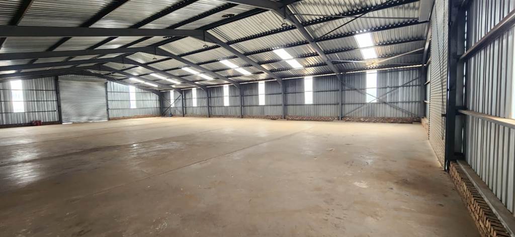 1000  m² Industrial space in Pomona photo number 3