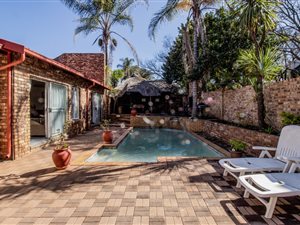 6 Bed House in Eldoraigne