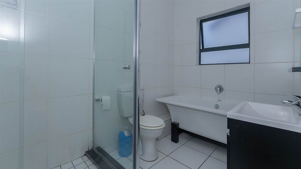 1 Bed Apartment in Greenstone Hill photo number 14