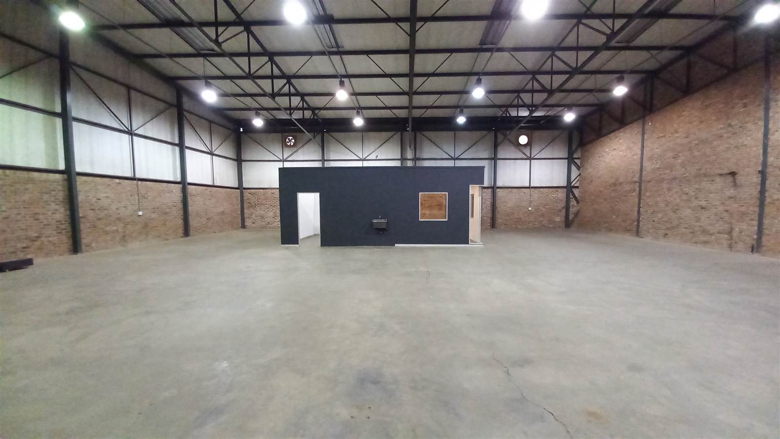 640  m² Industrial space in Laser Park photo number 8