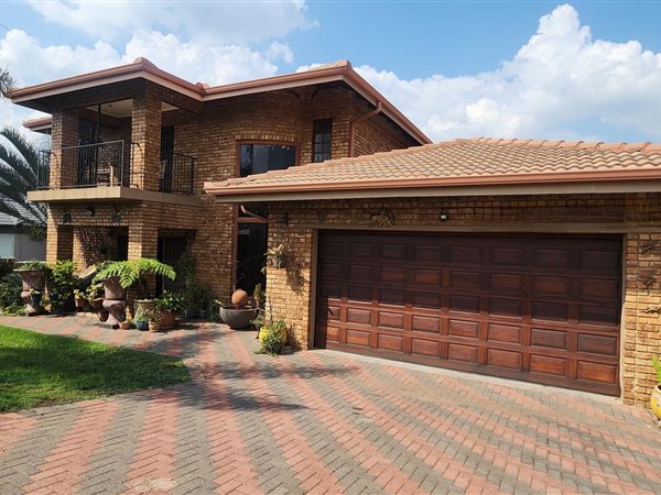 4 Bedroom House 4 Bedroom House