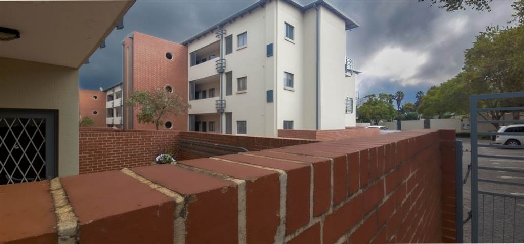 1 Bed Apartment in Bryanston photo number 13