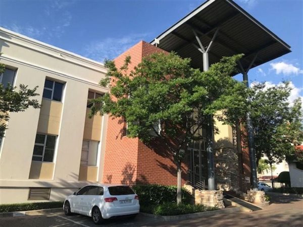 675  m² Commercial space in Fourways