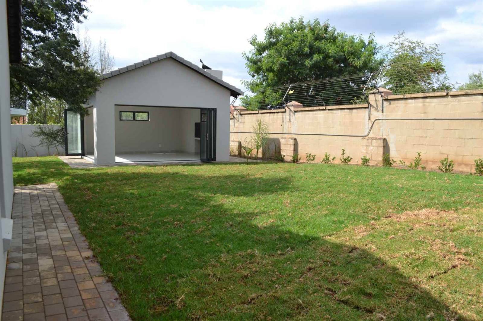 5 Bed House in Hazeldean (Silverlakes Surroundings) photo number 8