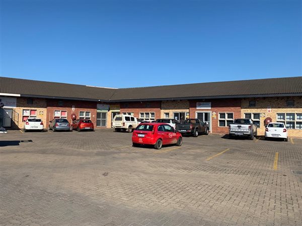 285  m² Commercial space in Alton