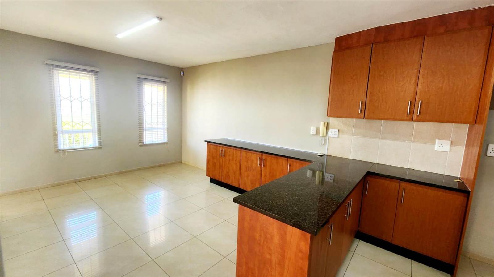 3 Bed Apartment in Mt Edgecombe photo number 8
