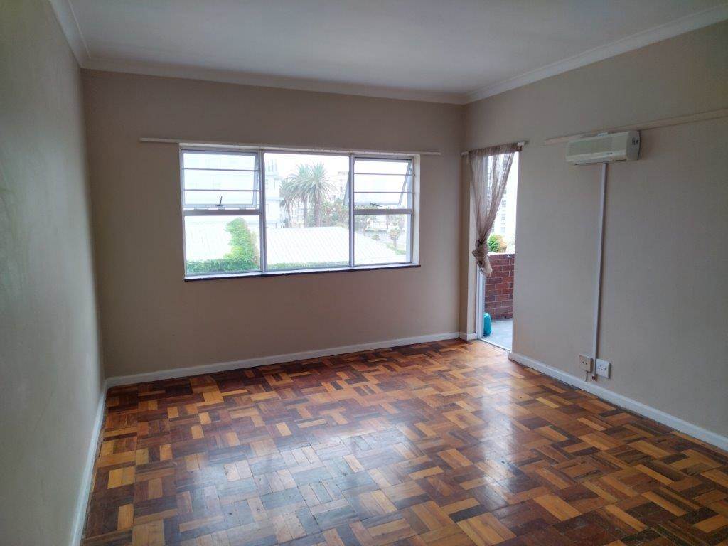 2 Bed Apartment in Humewood photo number 4