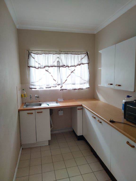 2 Bed Apartment in Humewood photo number 16