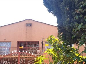 4 Bed House in Bezuidenhout Valley