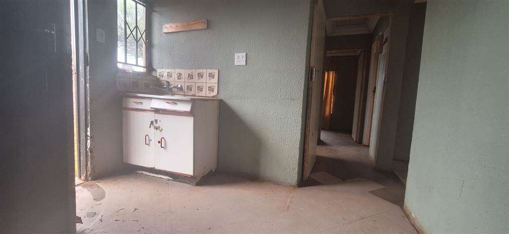 2 Bed House in Etwatwa photo number 6