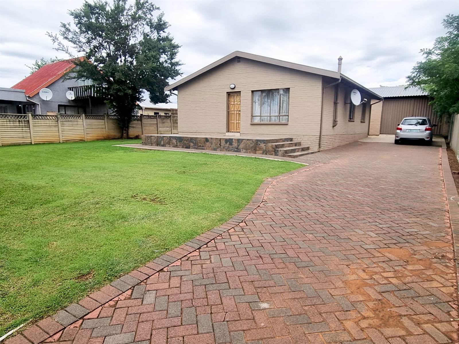 3 Bed House in Uitsig photo number 3