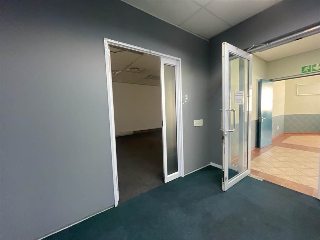 163.75  m² Commercial space in Milnerton Central photo number 12