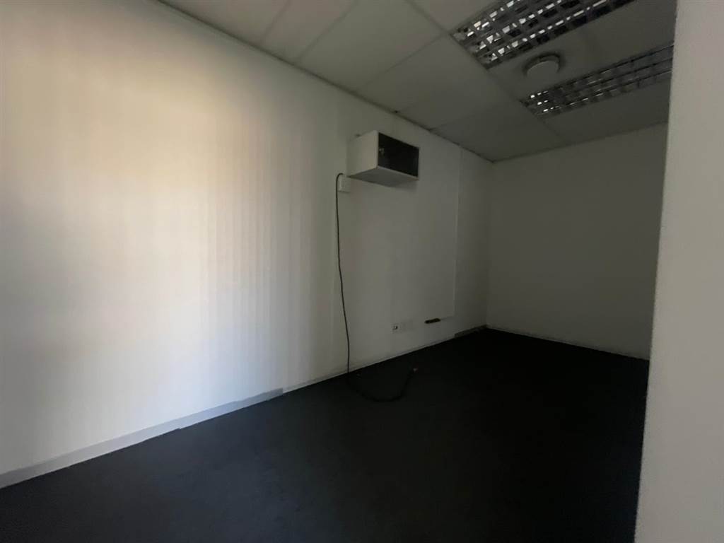 163.75  m² Commercial space in Milnerton Central photo number 28