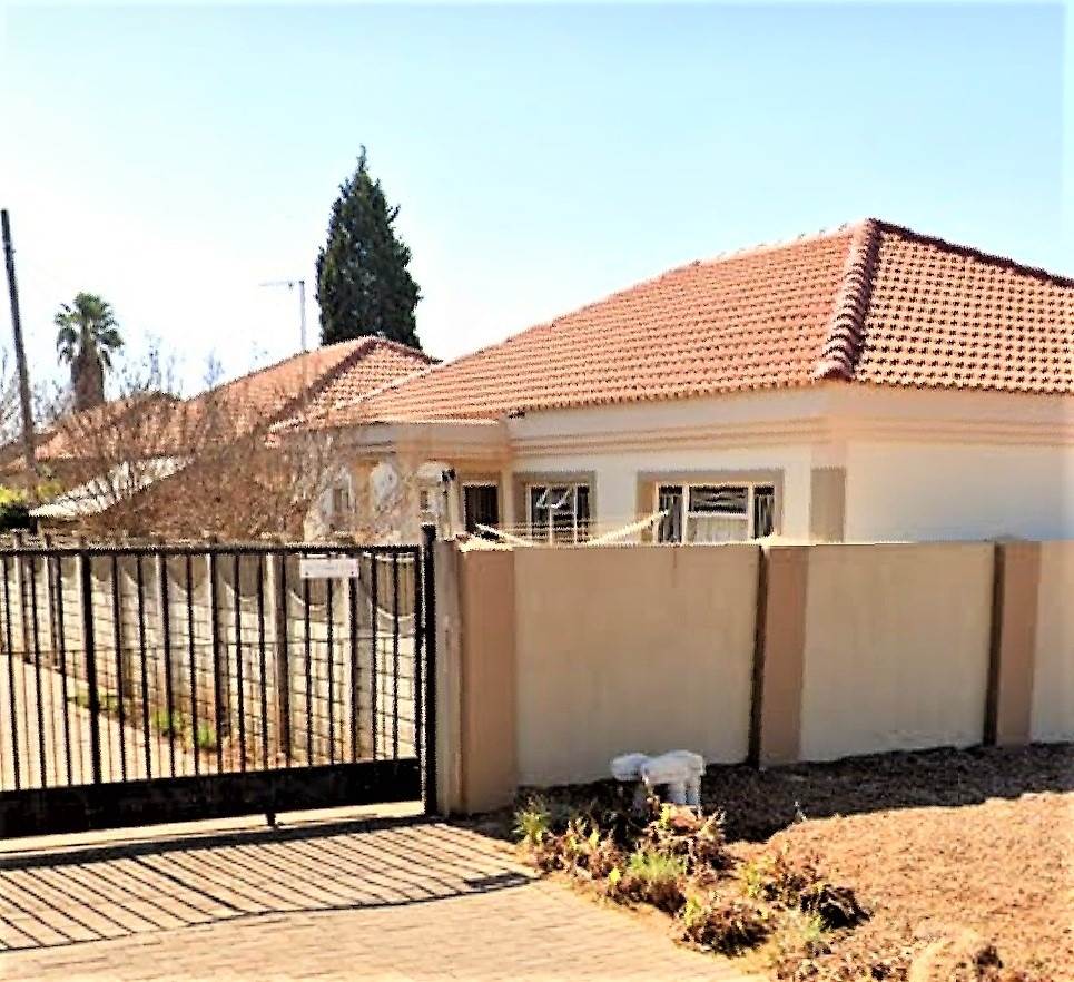 2 Bed House in Klerksdorp photo number 4