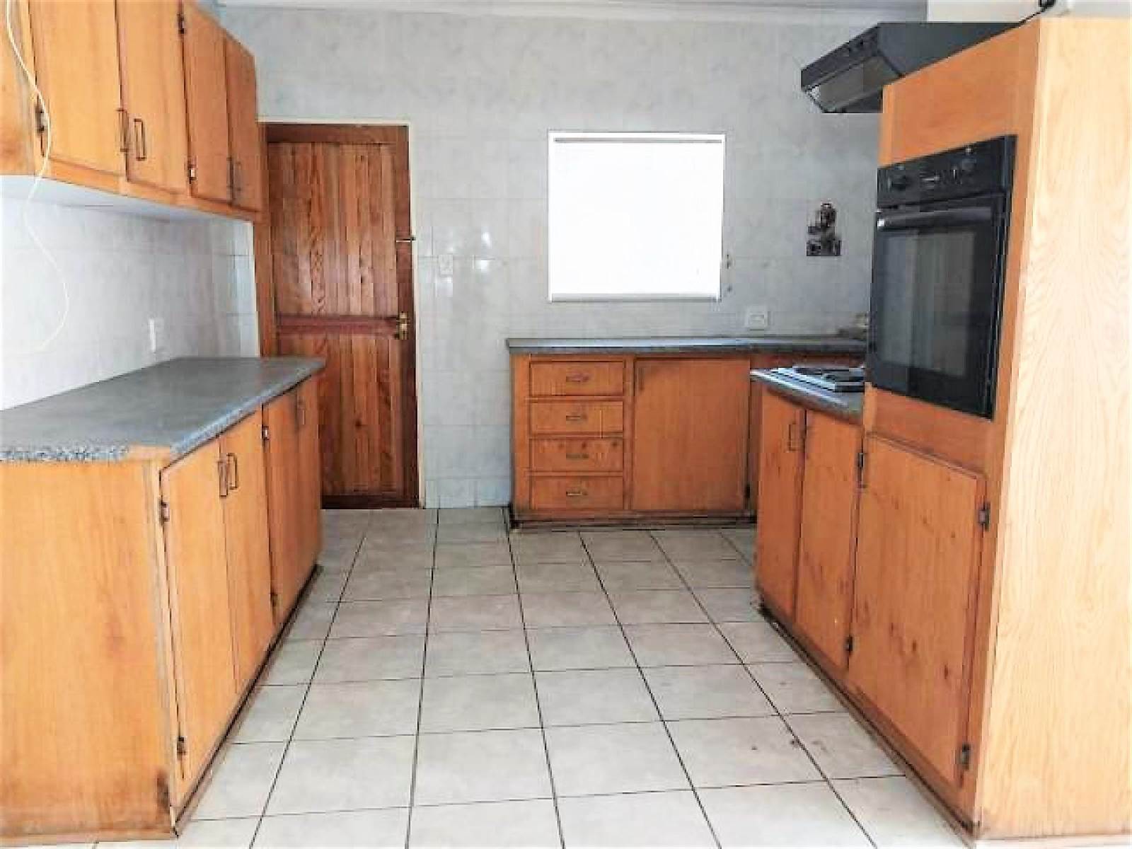 2 Bed House in Klerksdorp photo number 7