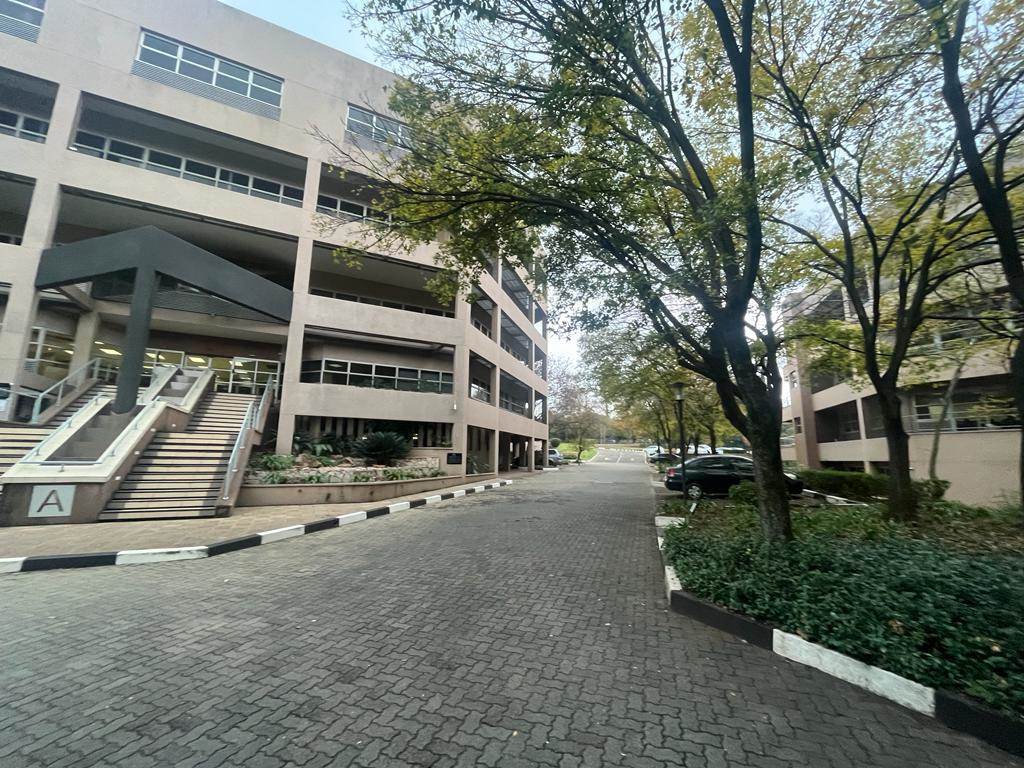 1322  m² Commercial space in Parktown photo number 2
