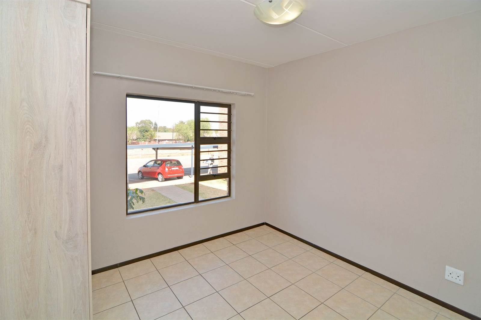 2 Bed Apartment in Bergbron photo number 15