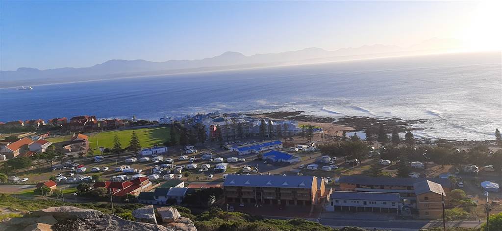 2 Bed Apartment in Mossel Bay photo number 1