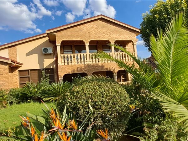 7 Bed House in Middelburg South