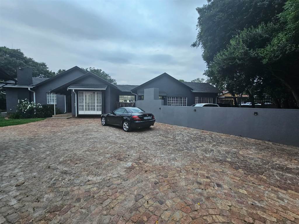 5 Bed House in Glen Marais photo number 25