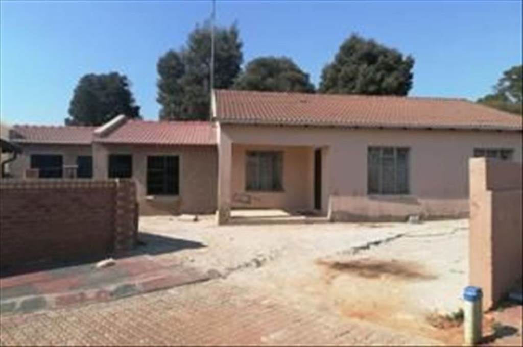 House in Tembisa photo number 3