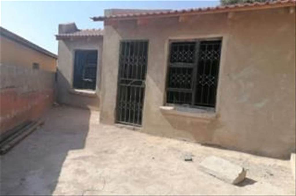 House in Tembisa photo number 2