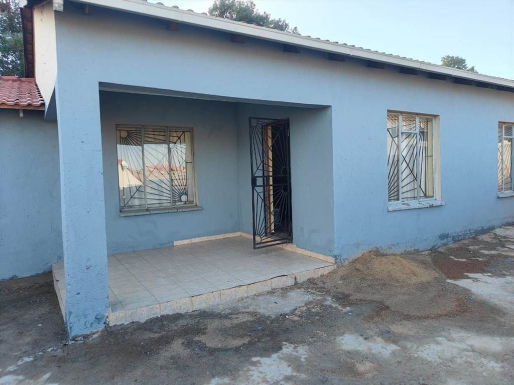 House in Tembisa photo number 1