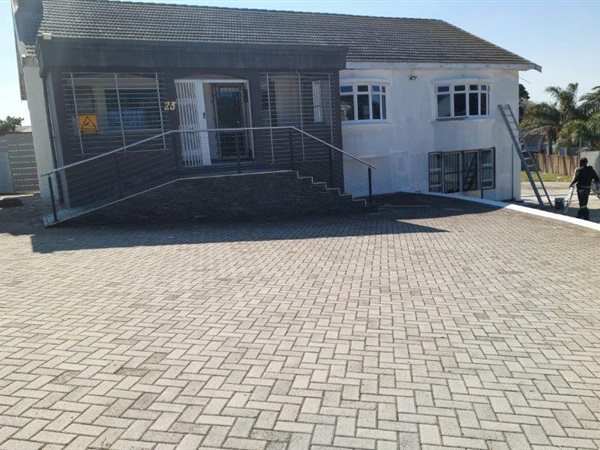346  m² Office Space in Newton Park