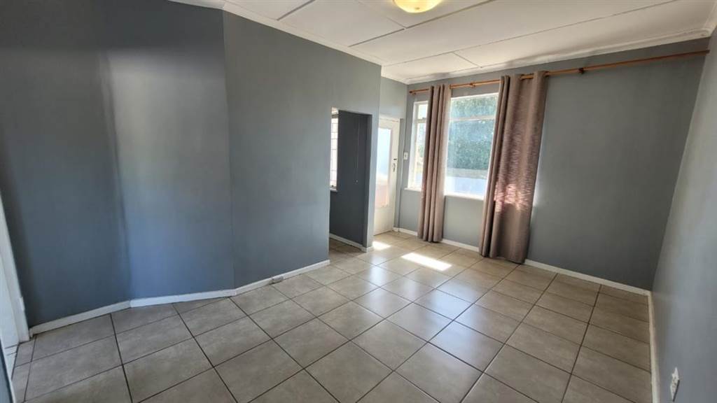 1 Bed Apartment in Paarl Central East photo number 4