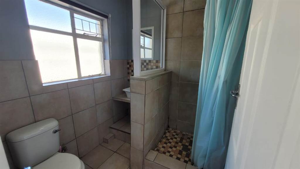 1 Bed Apartment in Paarl Central East photo number 10