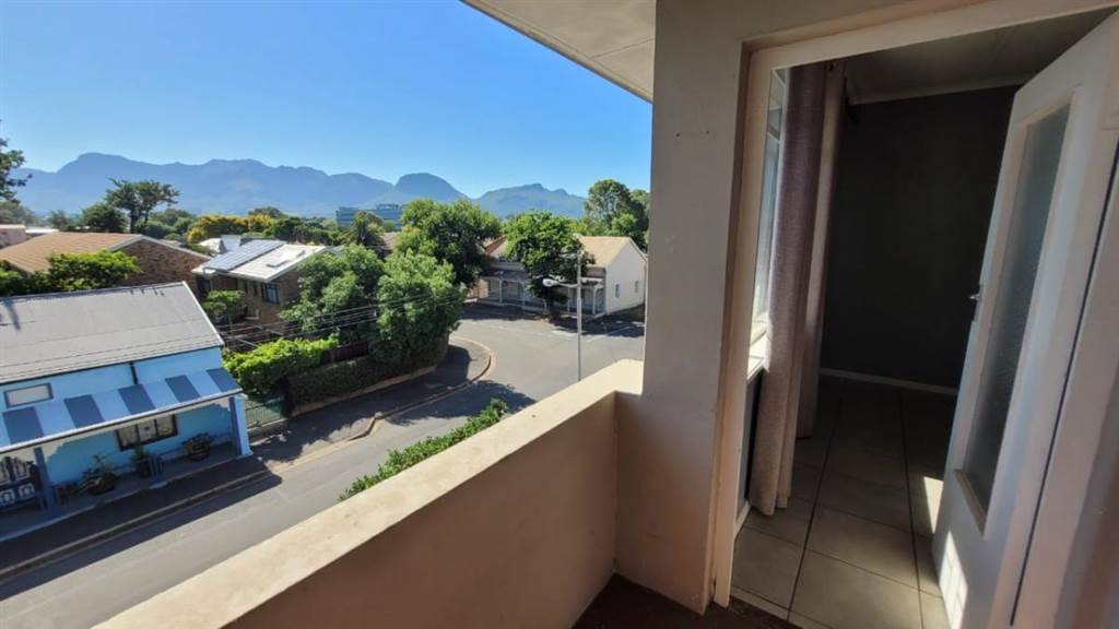 1 Bed Apartment in Paarl Central East photo number 12