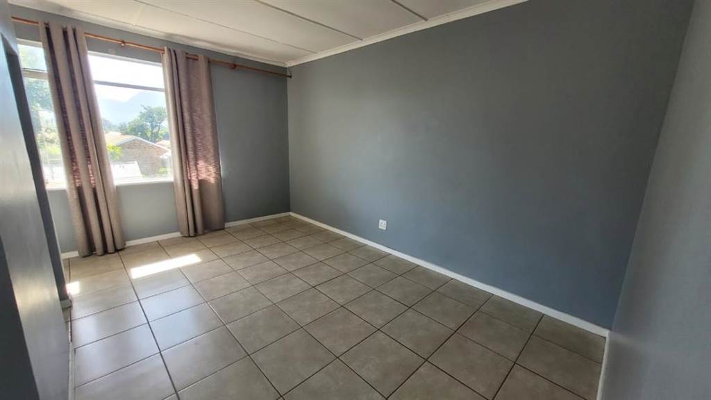1 Bed Apartment in Paarl Central East photo number 9