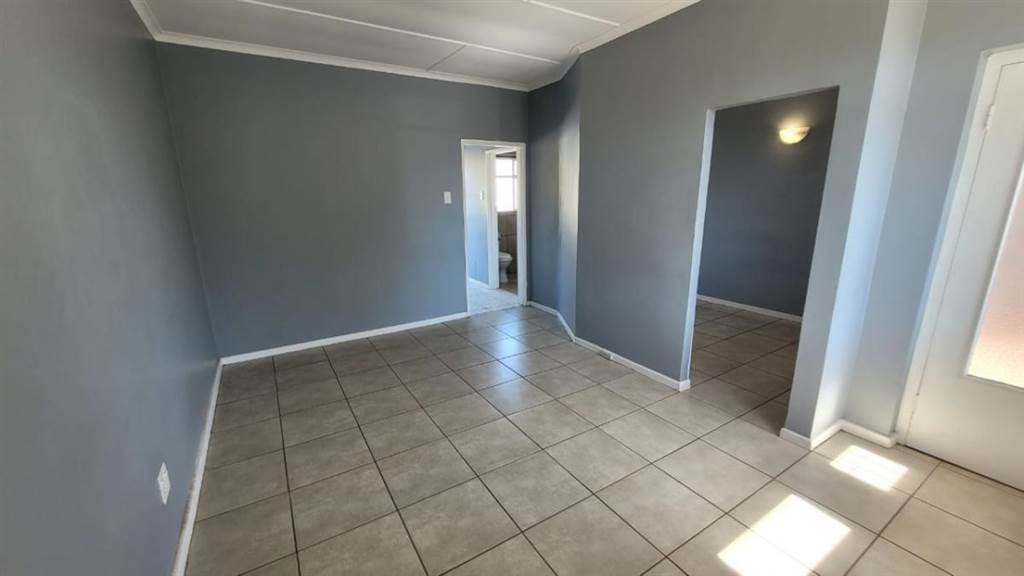 1 Bed Apartment in Paarl Central East photo number 11