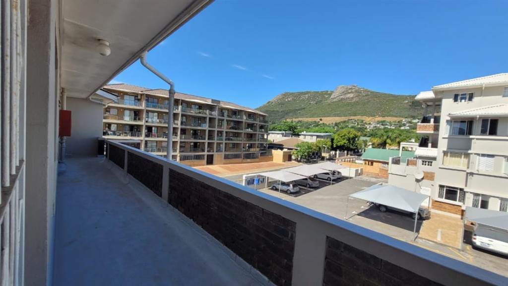 1 Bed Apartment in Paarl Central East photo number 17