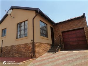 2 Bed House in Mahube Valley