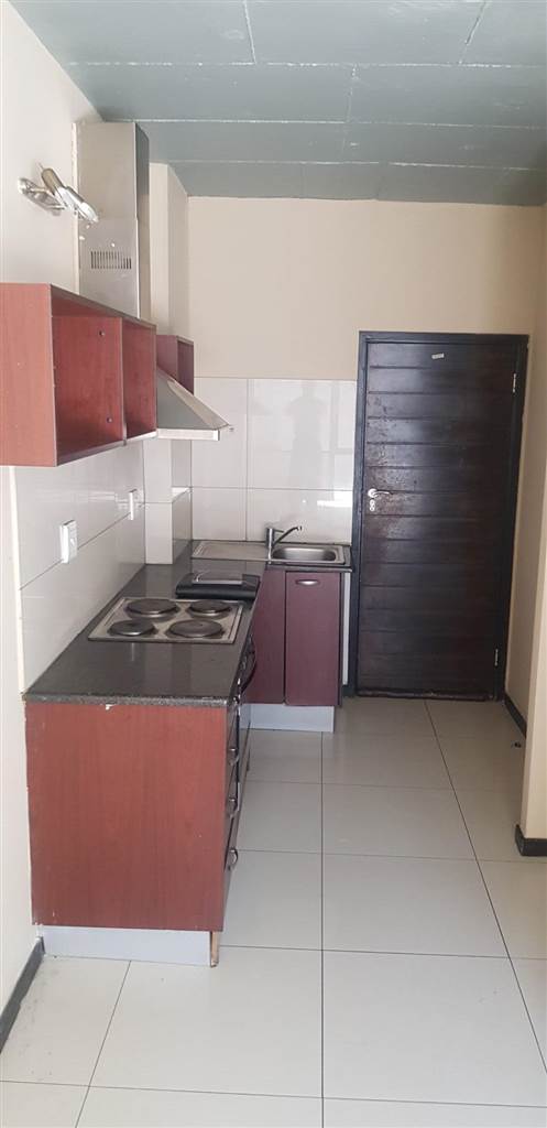 1 Bed Apartment in Braamfontein photo number 7