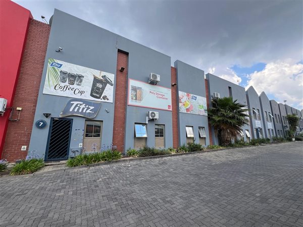 773  m² Industrial space